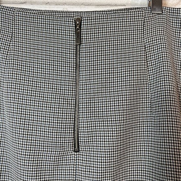 Tahari Arthur S. Levine Women's Zip Back Houndstooth Midi Pencil Skirt Size 8P - Picture 8 of 12